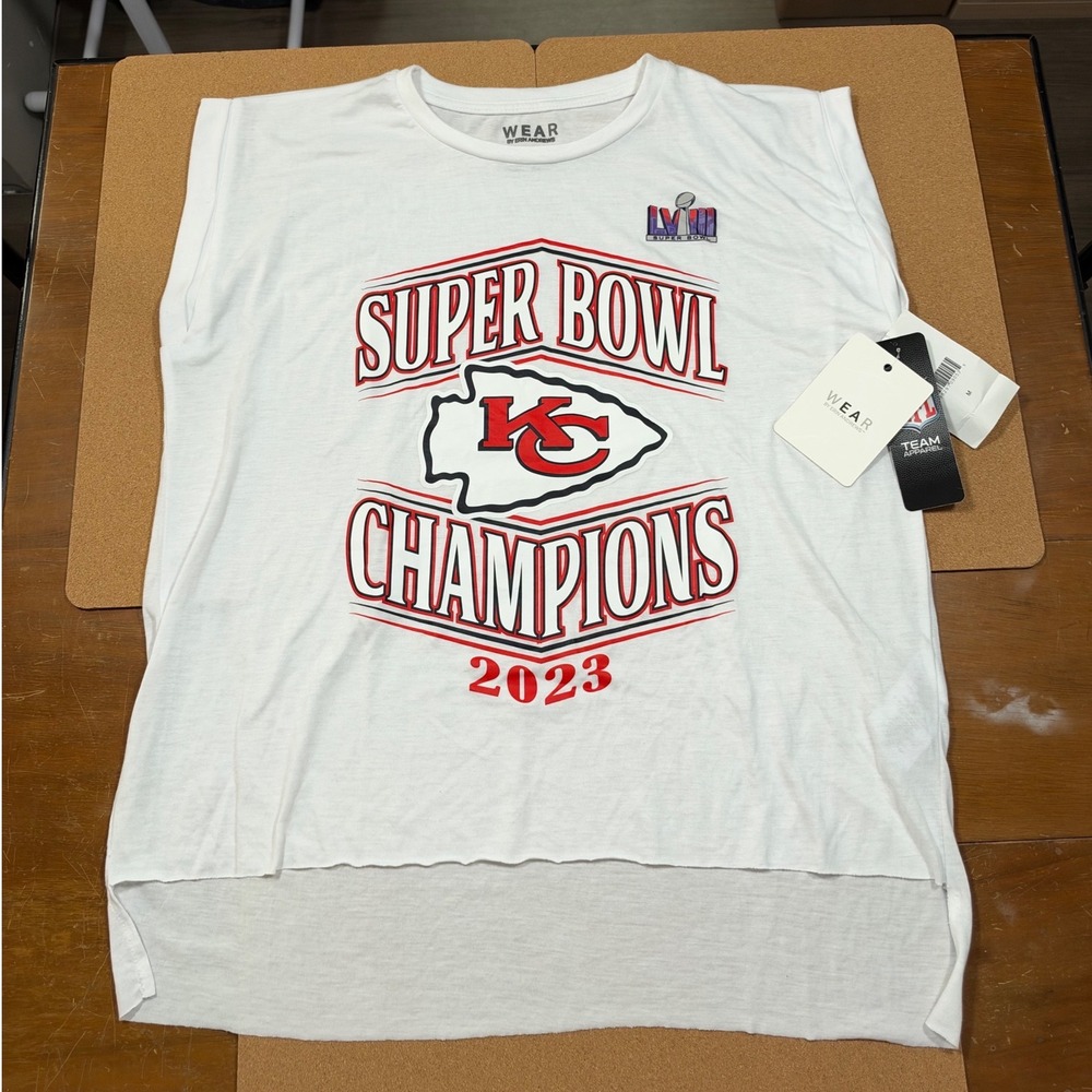 NWT Kansas City Chiefs WEAR by Erin Andrews Muscle Tee Women M Super Bowl LVII